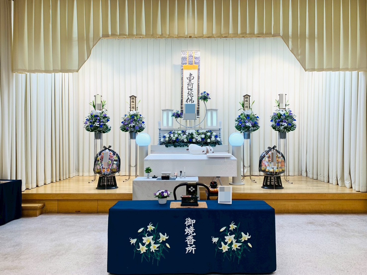 堺市立斎場 第一式場で行われた一日葬の葬儀事例として、式場の雰囲気や当日の流れが分かる写真です。