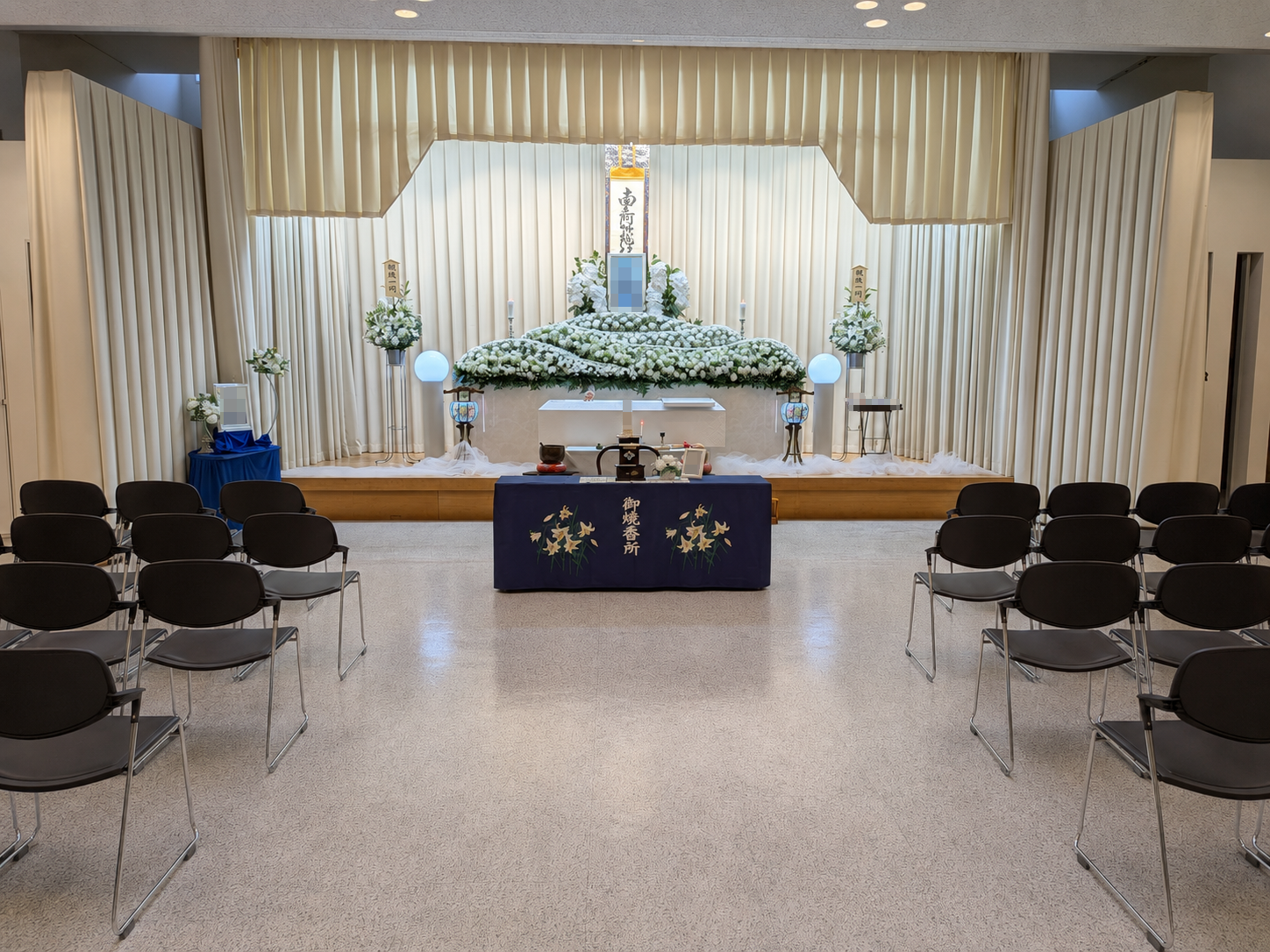 堺市立斎場 第一式場で行われた一日葬の葬儀事例として、式場の雰囲気や当日の流れが分かる写真です。