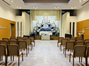 堺市立斎場 第三式場で行われた一日葬の葬儀事例として、式場の雰囲気や当日の流れが分かる写真です。